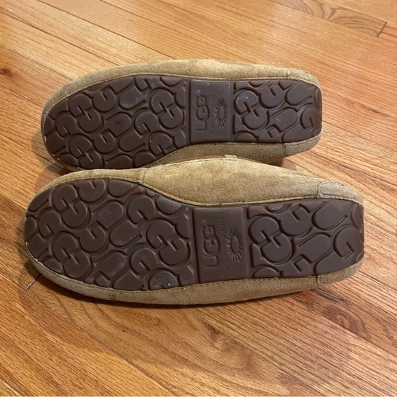 UGG women’s Dakota mocassin slippers - size 9 - Picture 4 of 6